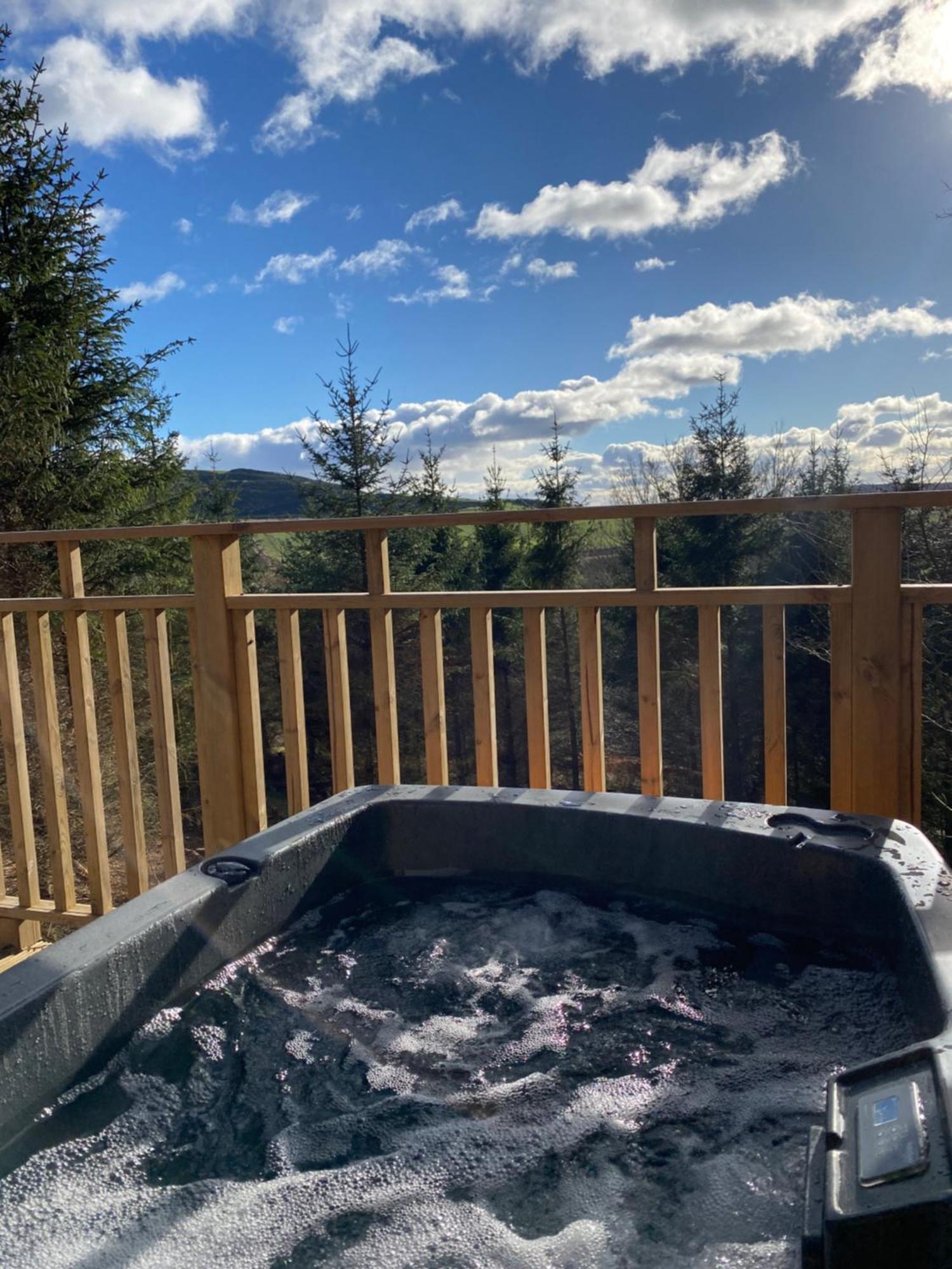 Acorn Lodge With Hot Tub Cupar Eksteriør billede